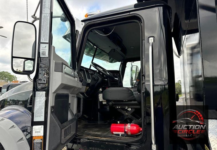 2019 Mack Granite dump truck
