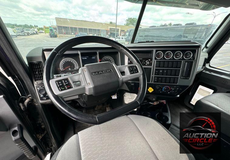 2019 Mack Granite dump truck