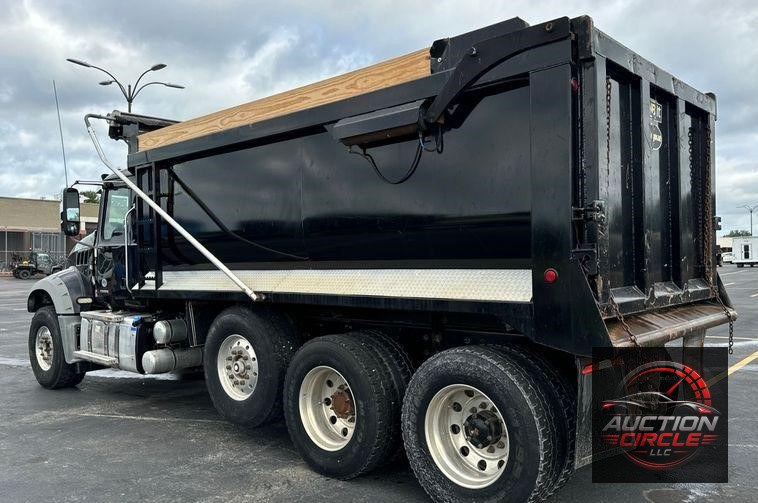 2019 Mack Granite dump truck