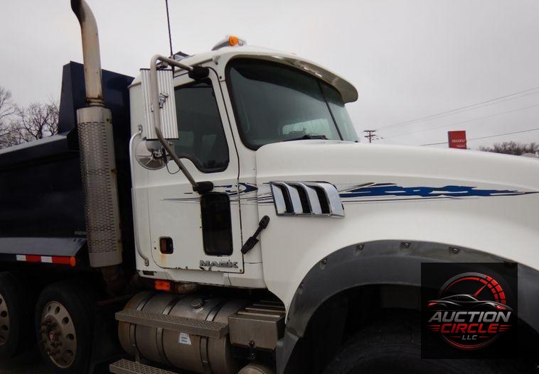 2007 Mack GU713  dump truck