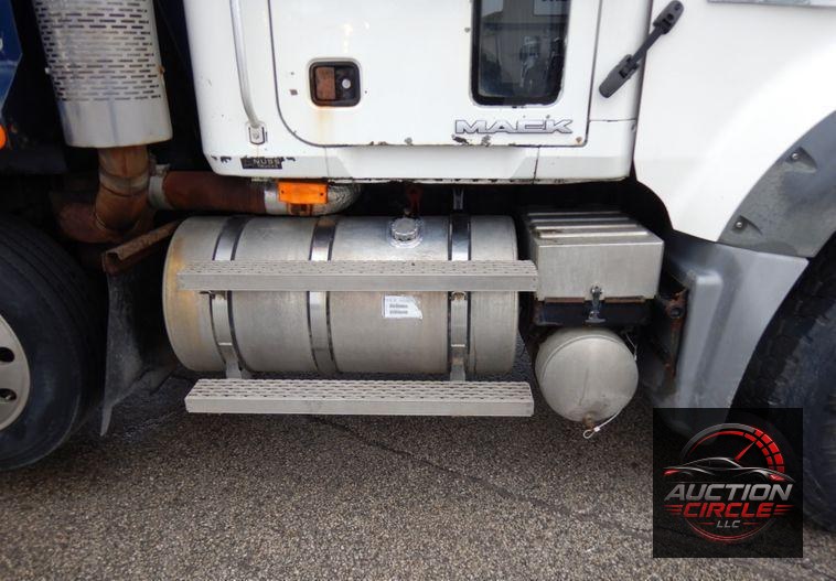 2007 Mack GU713  dump truck