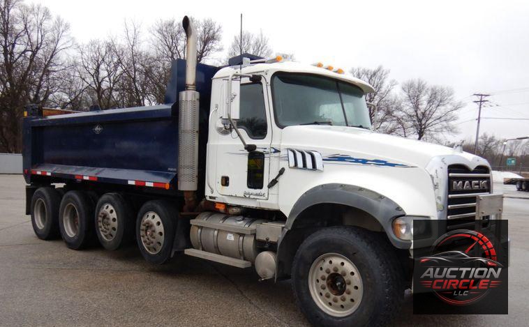 2007 Mack GU713  dump truck