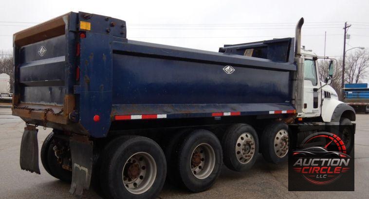 2007 Mack GU713  dump truck