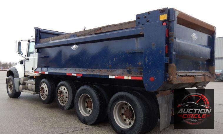 2007 Mack GU713  dump truck