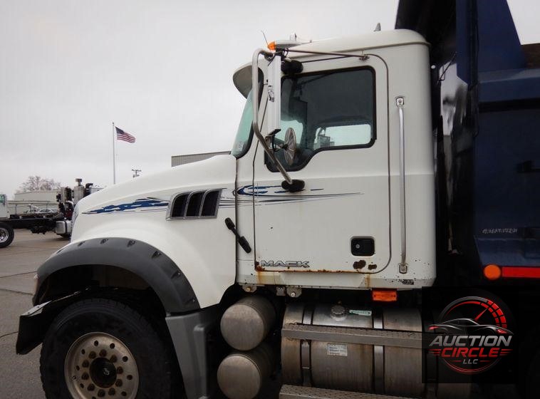 2007 Mack GU713  dump truck