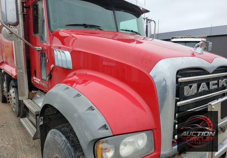 2018 Mack Granite GU700 dump truck