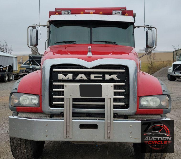 2018 Mack Granite GU700 dump truck