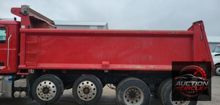 2018 Mack Granite GU700 dump truck