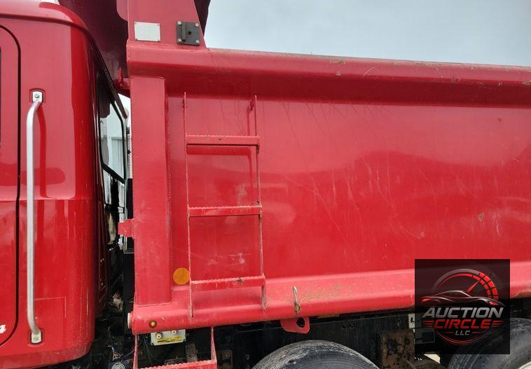 2018 Mack Granite GU700 dump truck