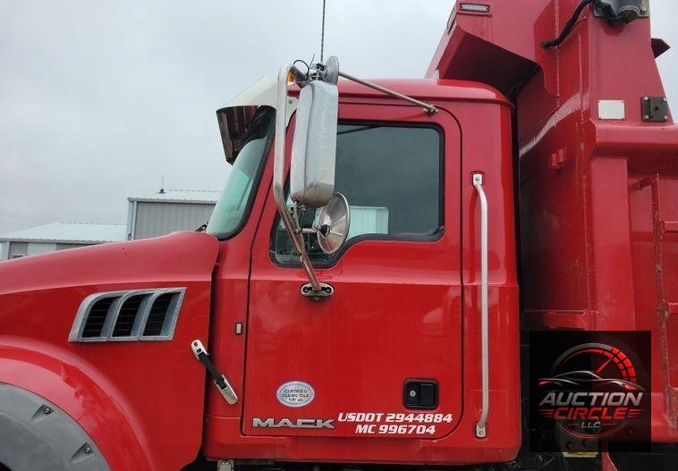 2018 Mack Granite GU700 dump truck