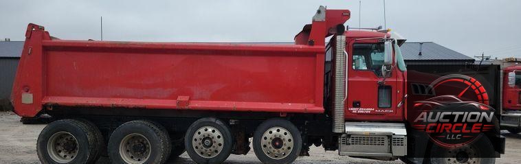 2018 Mack Granite GU700 dump truck