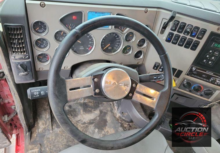 2018 Mack Granite GU700 dump truck
