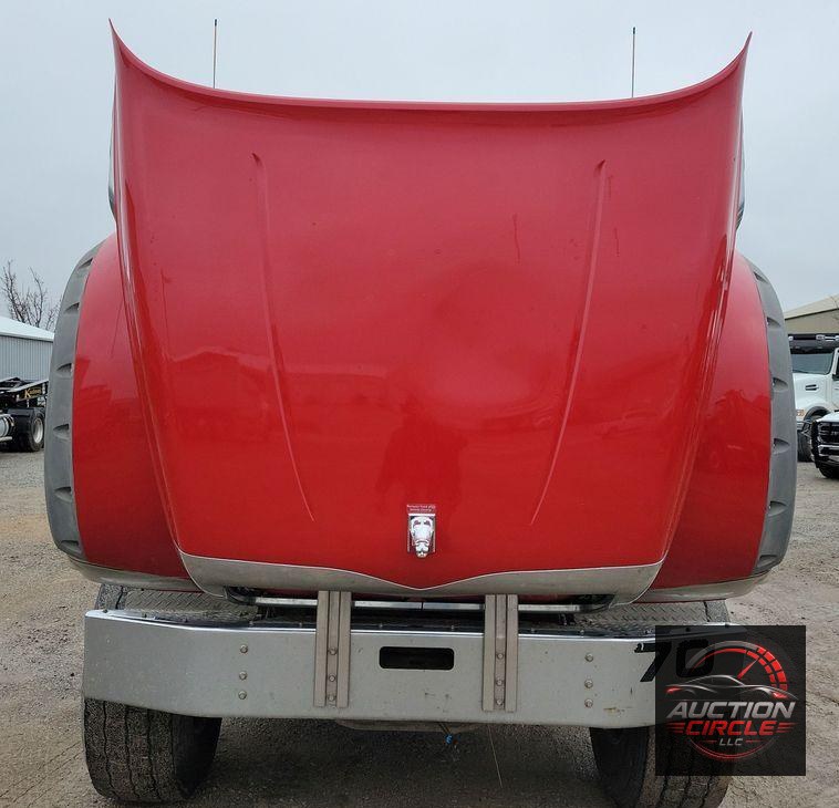 2018 Mack Granite GU700 dump truck