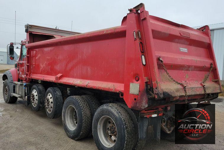 2018 Mack Granite GU700 dump truck