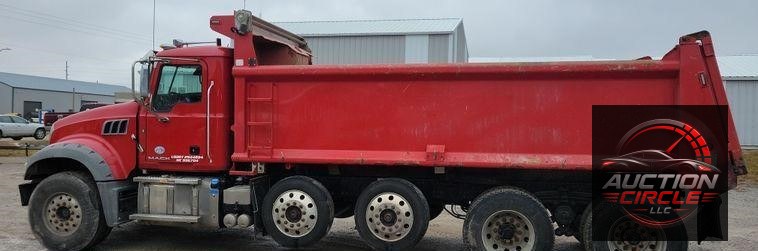 2018 Mack Granite GU700 dump truck