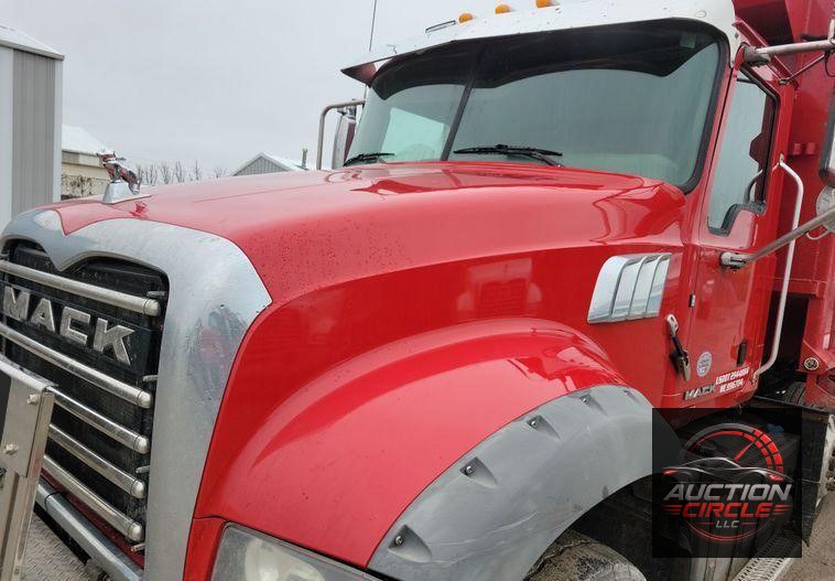 2018 Mack Granite GU700 dump truck
