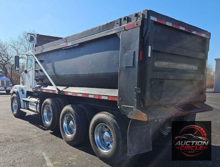 2016 Freightliner Coronado 122SD  dump truck