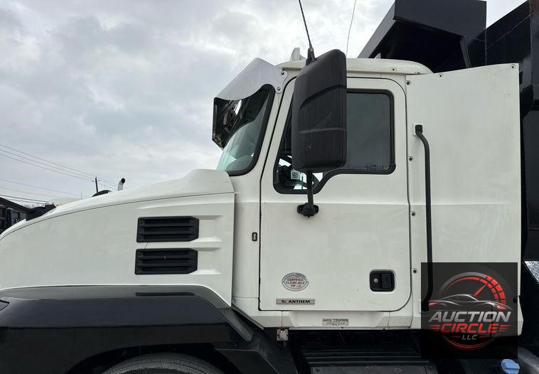 2019 Mack Anthem dump truck