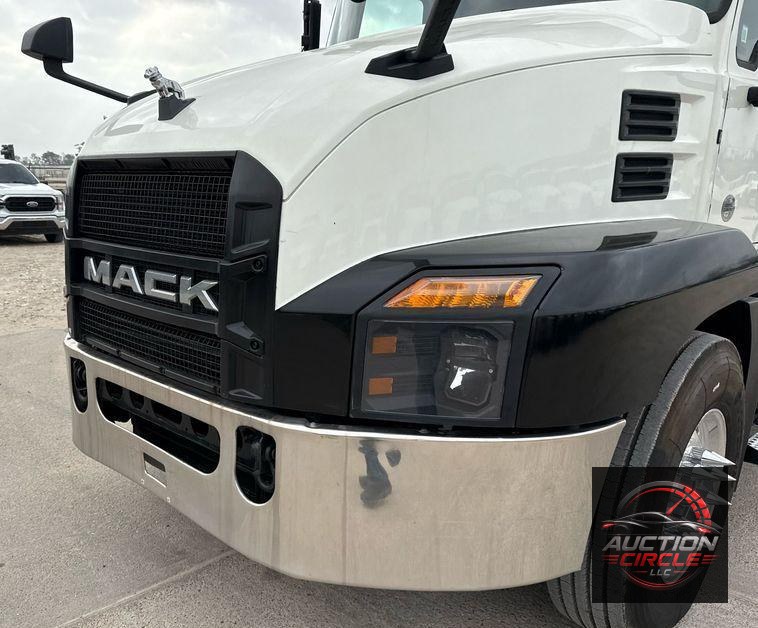 2019 Mack Anthem dump truck