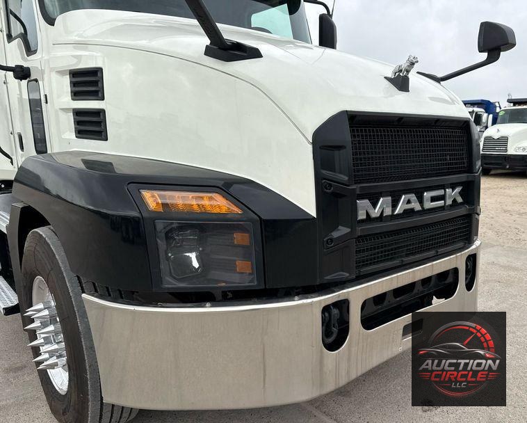 2019 Mack Anthem dump truck