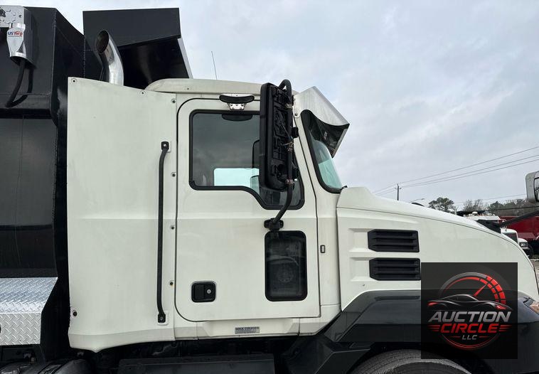 2019 Mack Anthem dump truck