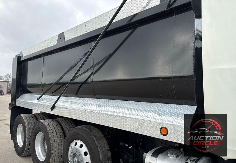 2019 Mack Anthem dump truck