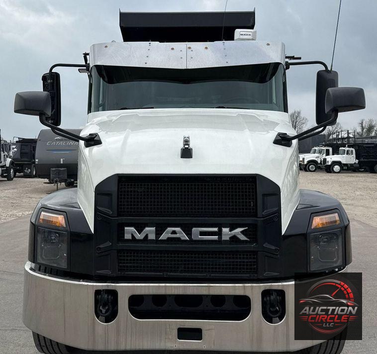 2019 Mack Anthem dump truck