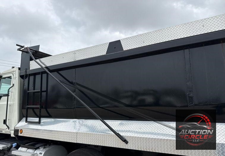 2019 Mack Anthem dump truck