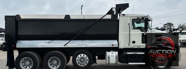 2019 Mack Anthem dump truck