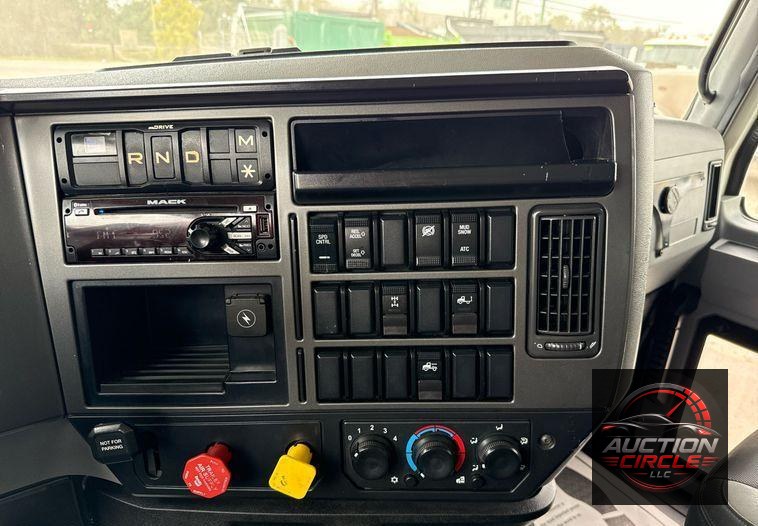 2019 Mack Anthem dump truck