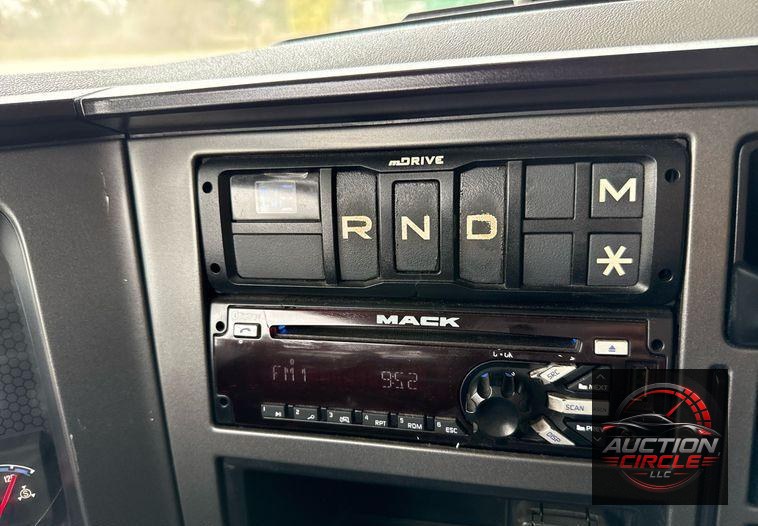 2019 Mack Anthem dump truck
