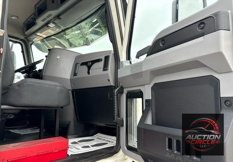 2019 Mack Anthem dump truck