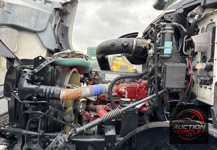 2019 Mack Anthem dump truck