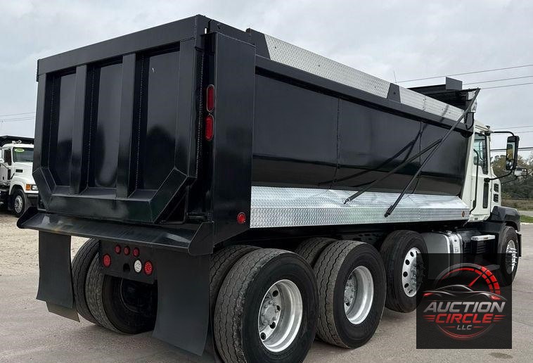 2019 Mack Anthem dump truck