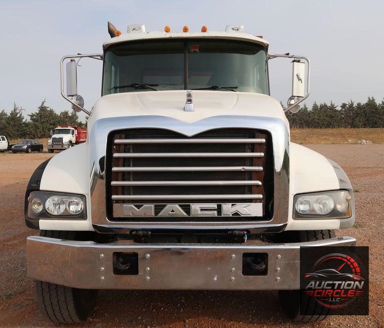 2009 Mack GU713  dump truck