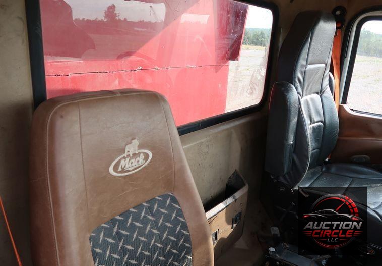 2009 Mack GU713  dump truck