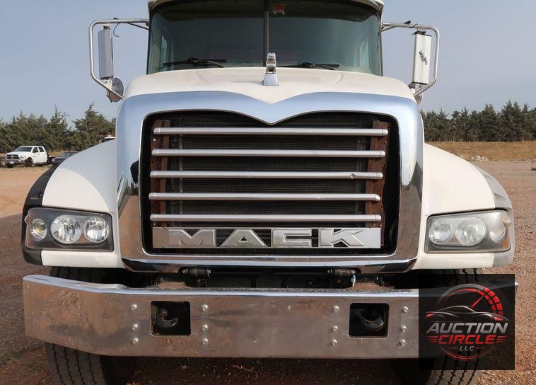 2009 Mack GU713  dump truck