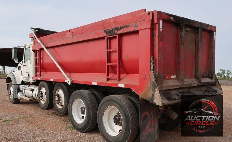 2009 Mack GU713  dump truck