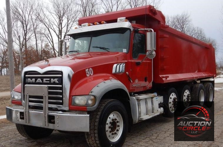 2013 Mack Granite dump truck