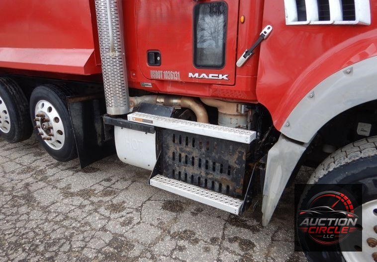 2013 Mack Granite dump truck