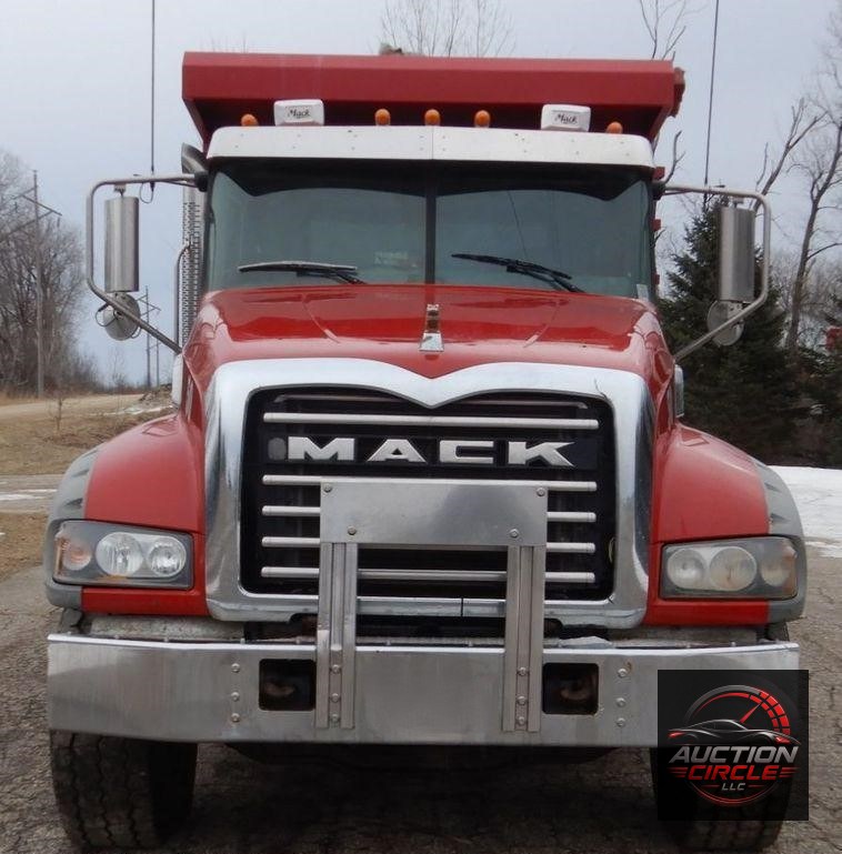 2013 Mack Granite dump truck