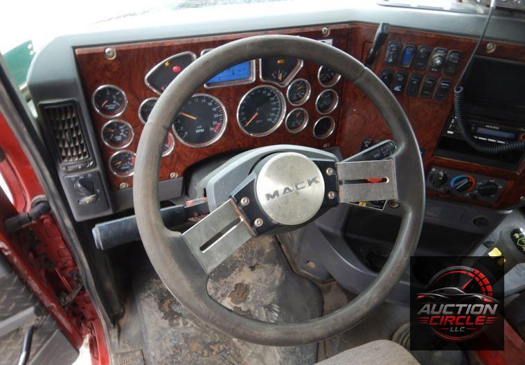 2013 Mack Granite dump truck
