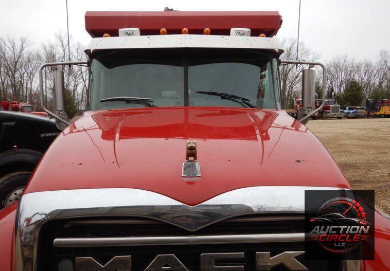 2013 Mack Granite dump truck