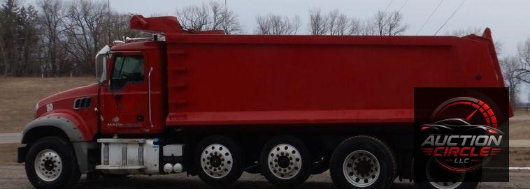 2013 Mack Granite dump truck