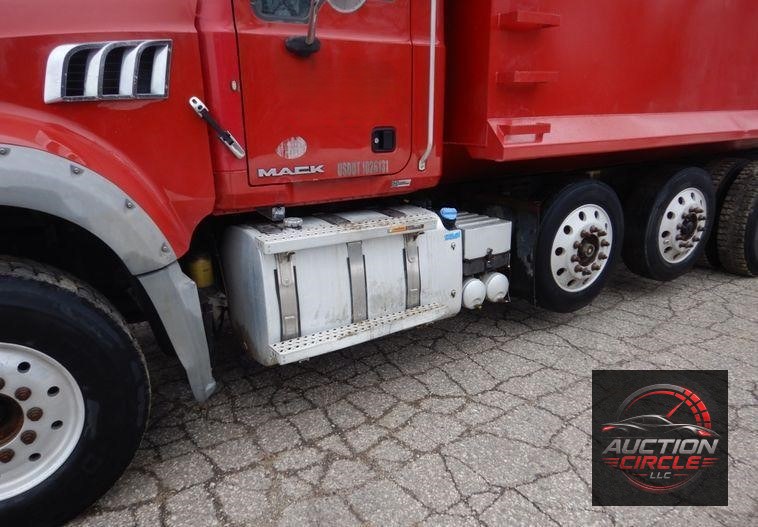 2013 Mack Granite dump truck