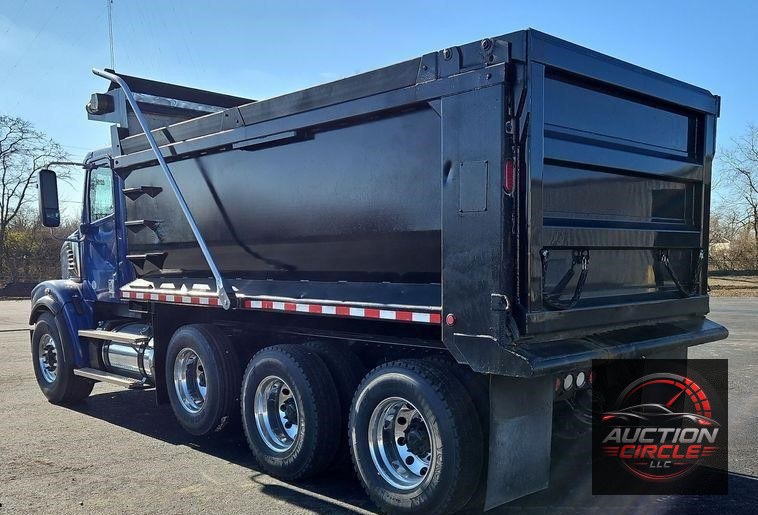 2016 Freightliner Coronado 122SD  dump truck