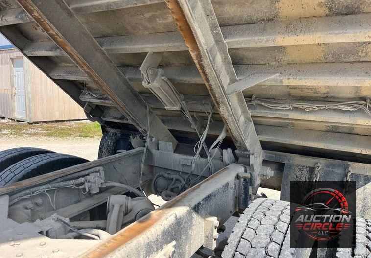 2015 International  7500 SBA dump truck