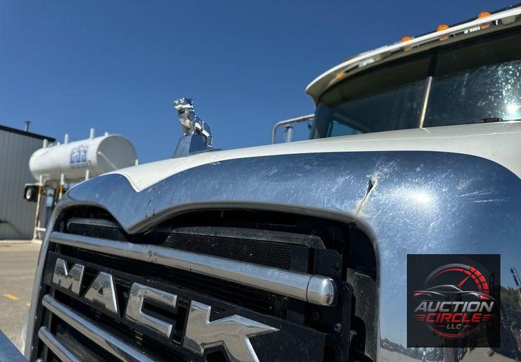 2018 Mack Granite GU713 dump truck