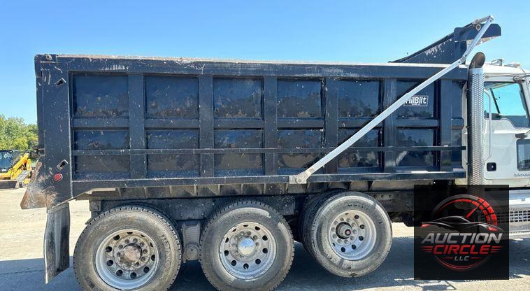 2018 Mack Granite GU713 dump truck