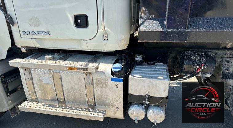 2018 Mack Granite GU713 dump truck